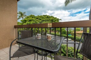 A balcony with a metal table and chairs, a mug, and a 'No Smoking' sign. - Maui Vista #2-423 Close to Kamaole Beach and Pickleball Courts! Pool, Wifi (Kihei)