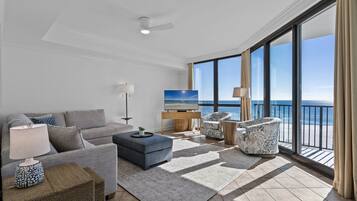 Flachbildfernseher, DVD-Player, Stereoanlage