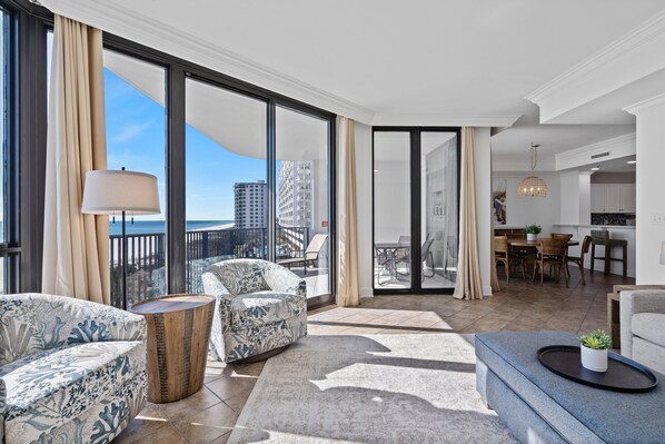 Platt-tv, dvd-spelare och en stereo