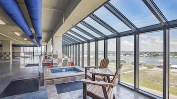 Innenpool, beheizter Pool