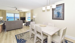 Dining - Beachfront w/panoramic views, balcony, & beach access! (Destin)