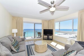 Smart TV - Beachfront w/panoramic views, balcony, & beach access! (Destin)