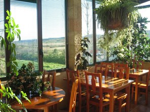 Breakfast, lunch and dinner served - Hotel Rural La Pradera (Valle De Valdebezana)