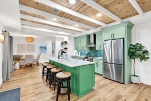 Microwave, oven, dishwasher, coffee/tea maker