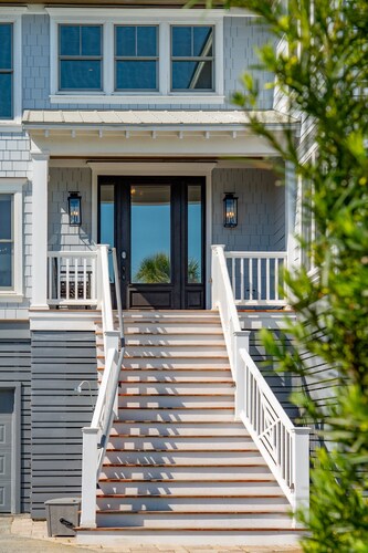 Stunning Home! Pool, Theater Room, Steps to Beach - 3 46th Avenue