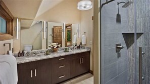 House, 4 Bedrooms | Bathroom | Separate bathtub and shower - Chalet Tarentaise (Steamboat Springs)