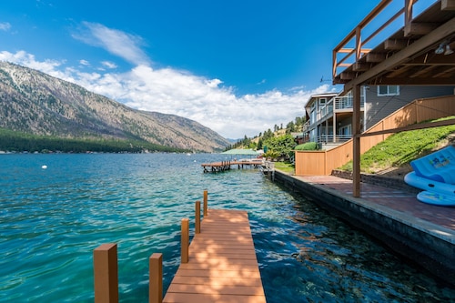 Amazing lakefront home with 140-feet of waterfront, WiFi, & enclosed yard