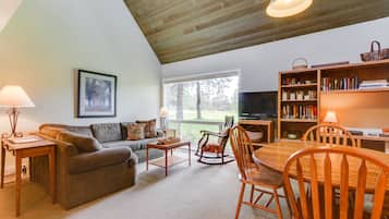 Flat-screen TV, fireplace, DVD player, stereo