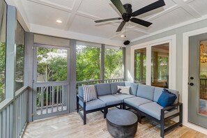 Terrace/patio - Screen porch, Ping-Pong, 2 Living areas with TVs, Coastal Chic - 29 Twin Oaks (Isle of Palms)