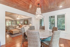 Interior - Screen porch, Ping-Pong, 2 Living areas with TVs, Coastal Chic - 29 Twin Oaks (Isle of Palms)