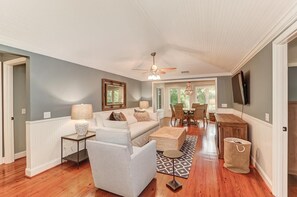 Fernseher, Tischtennisplatte