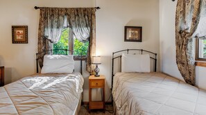 3 bedrooms, iron/ironing board, Internet, bed sheets