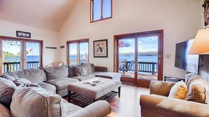 Smart TV, fireplace, DVD player, stereo