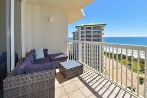 Property grounds - Spacious 3-bedroom w/tile flooring & private balcony! 🌴 (Destin)
