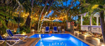 Multi-home ejendom m / delt pool, soldæk og møbleret gårdhave