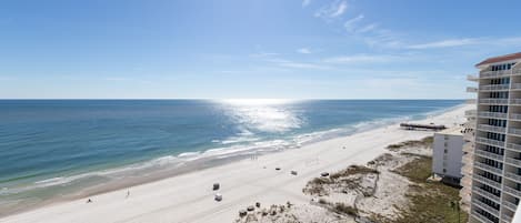 På stranden