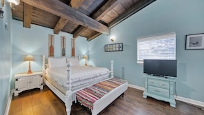 3 bedrooms, iron/ironing board, Internet, bed sheets