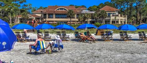 بالقرب من الشاطئ