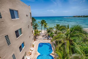 Pool - Spacious and serene, beachfront condo with AC, WiFi, onsite restaurant, pool! (Akumal)