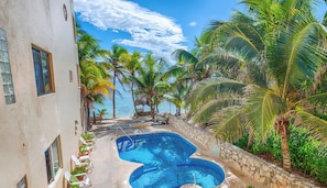 Pool - Spacious and serene, beachfront condo with AC, WiFi, onsite restaurant, pool! (Akumal)
