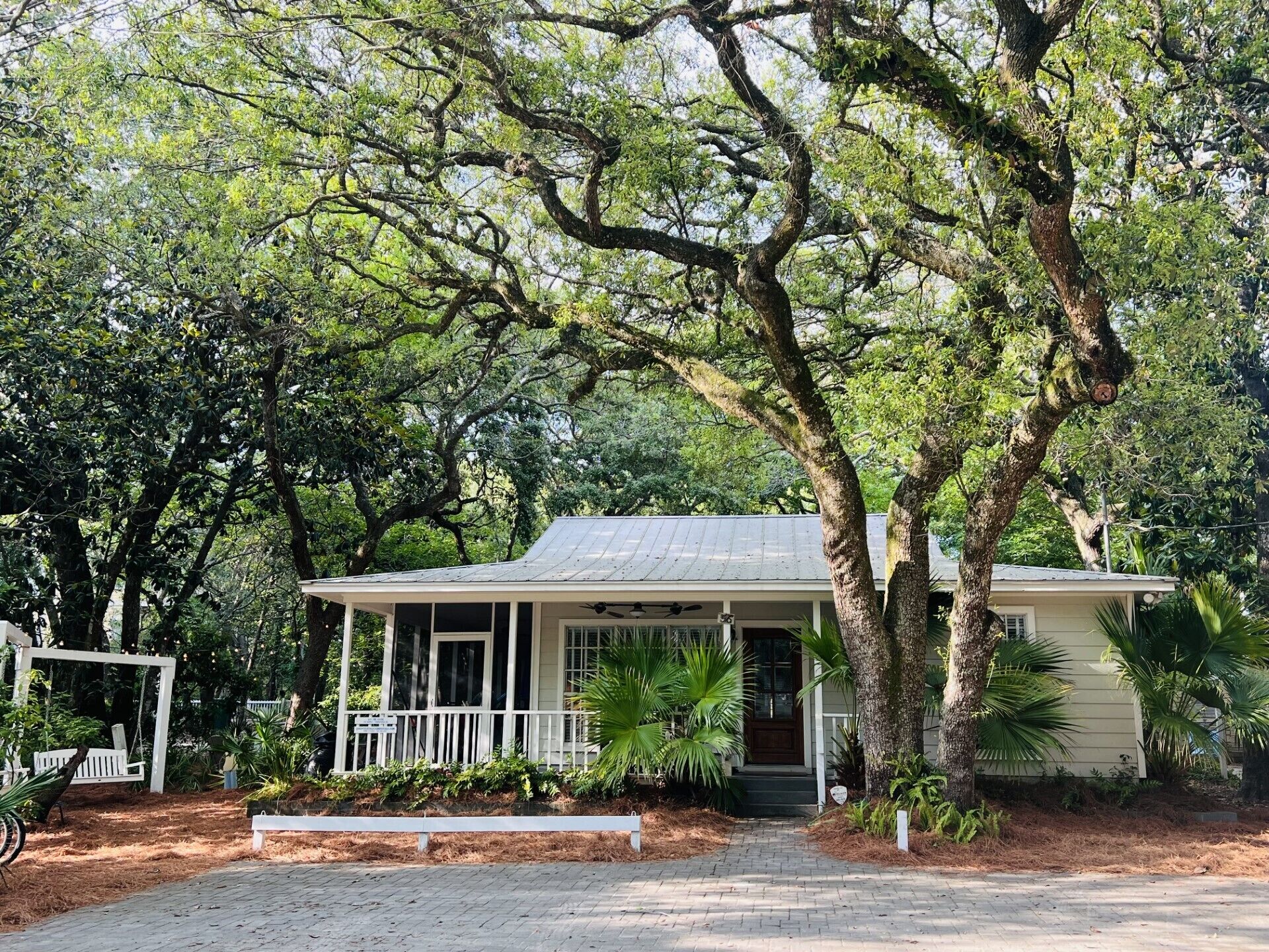 Old Seagrove "Off the Hook" |3 BR |Sleeps 8| STEPS to Beach| Steps to Seaside