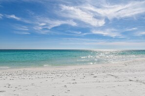På stranden
