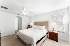 4 Schlafzimmer, Bügeleisen/Bügelbrett, WLAN, Bettwäsche