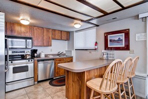 Fridge, microwave, oven, stovetop - Contemporary Home with Private Hot Tub & Stunning Mountain Views (Salt Lake City)