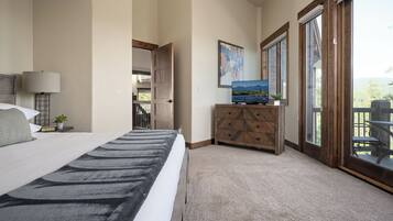 5 habitaciones, tabla de planchar con plancha y cuna de viaje