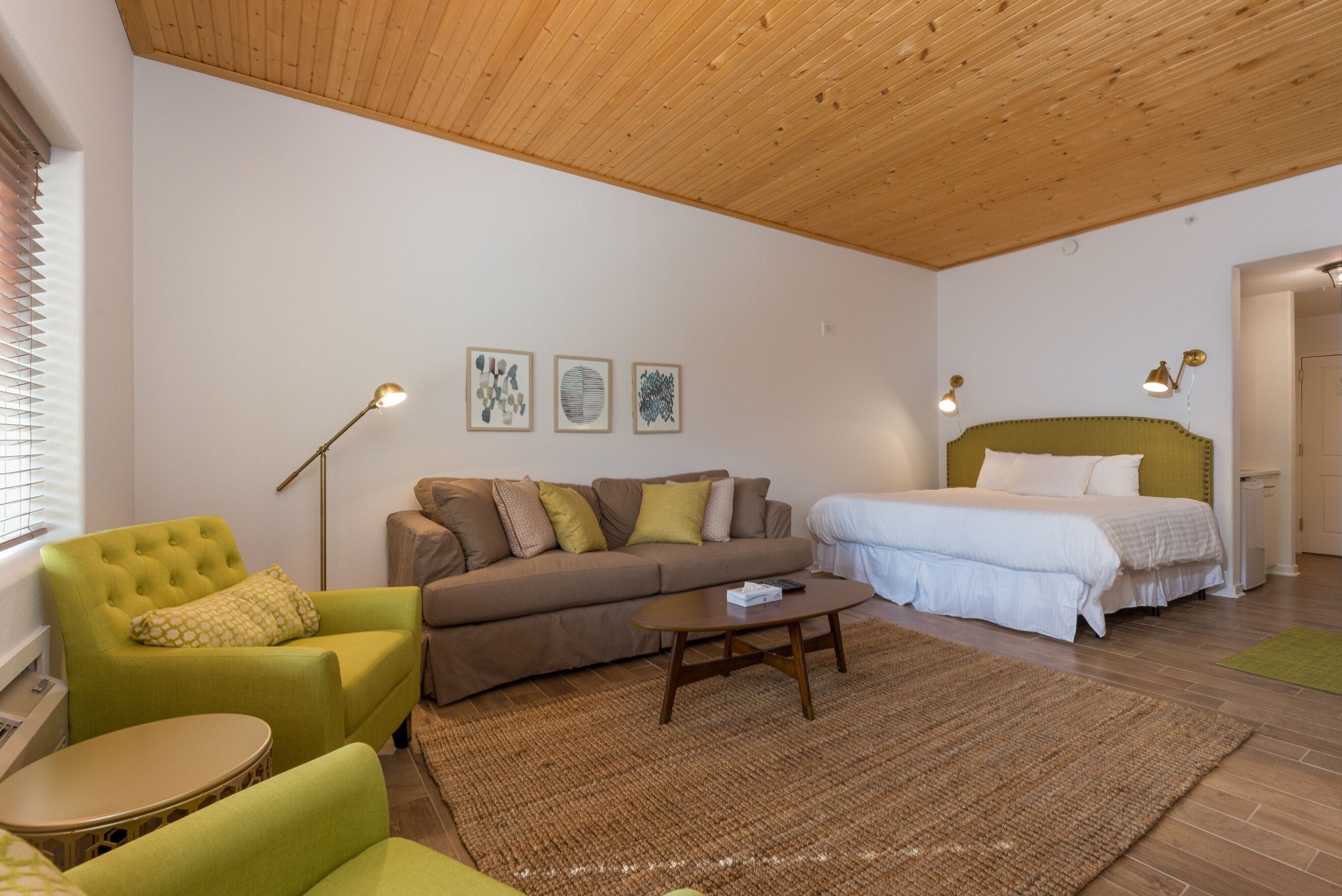 Ropa de cama de alta calidad, tabla de planchar con plancha y internet 