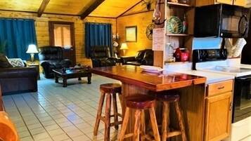 Geladeira, micro-ondas, cooktop, lava-louças