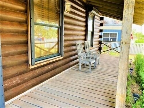 Beautiful 3 Bedroom, 2 Bath. Private Backyard. 321 Bayshore Dr.