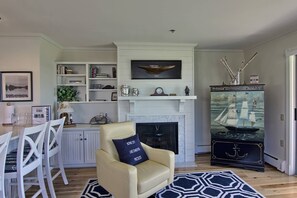 Télévision, cheminée