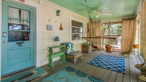 Interior - Close to Beach & Seaside, Vintage Cottage + Free Attraction Tickets! (Santa Rosa Beach)