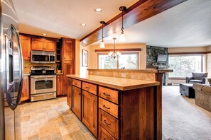 Fridge, microwave, oven, stovetop - Escape to Serene Bliss. Enjoy Breck's Beauty at this Luxurious Condo (Breckenridge)