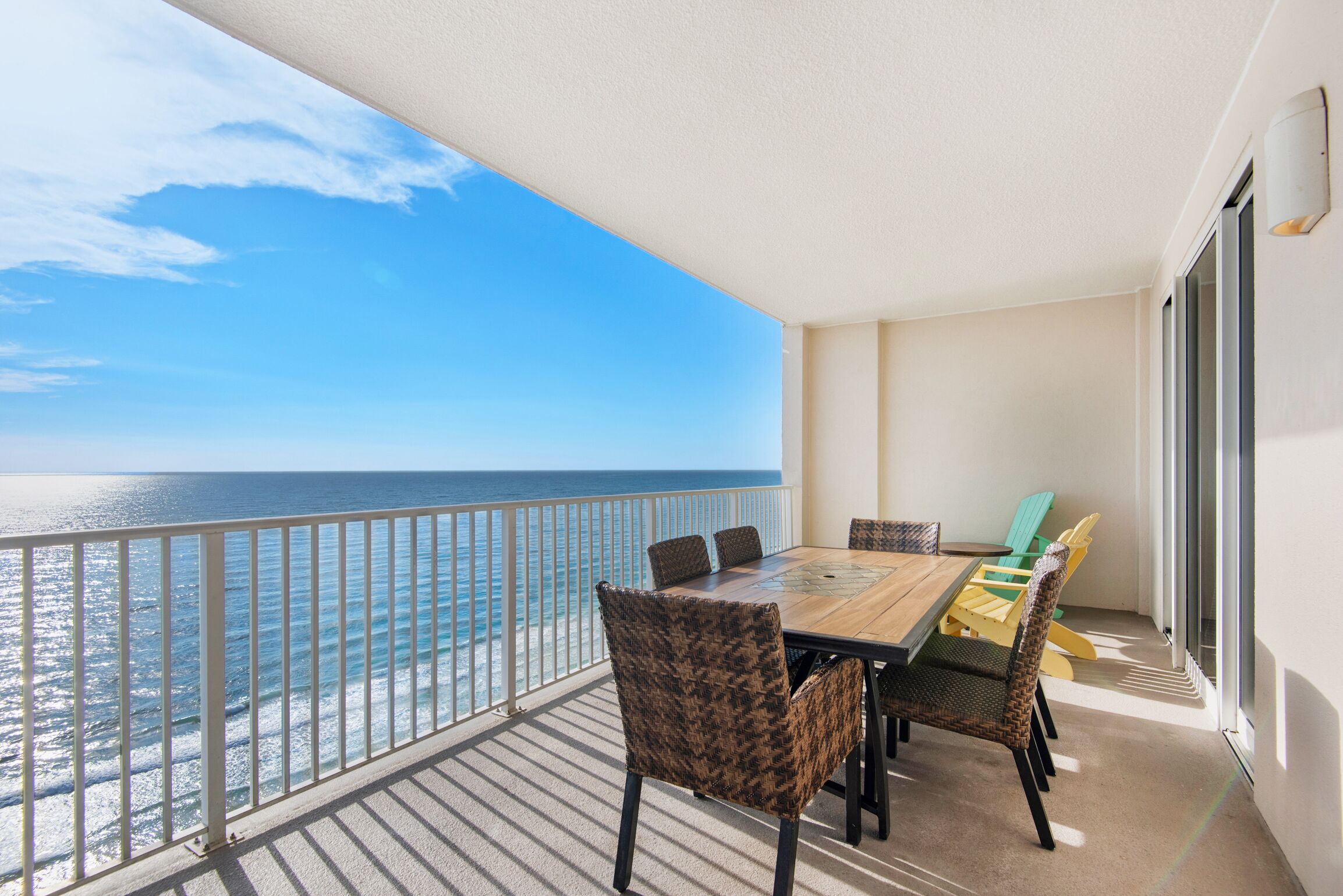 We❤️Snowbirds-BeachFront-Huge Balcony-Heated Pool-Ocean Reef 1708