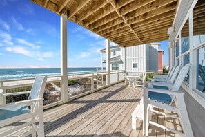 Terrace/patio - Easy Breezy: Beautiful Beachfront Home, Sleeps 22, Priavte Pool, Pet Friendly (Cape San Blas)