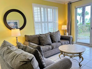 TV, stereo - Summer Place 101 - 3 BR Beachfront Poolside - Sleeps 9! Free Beach Service! (Fort Walton Beach)