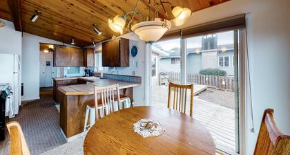 Oceanfront House with Private Hot Tub & Beach Access - Dog-Friendly