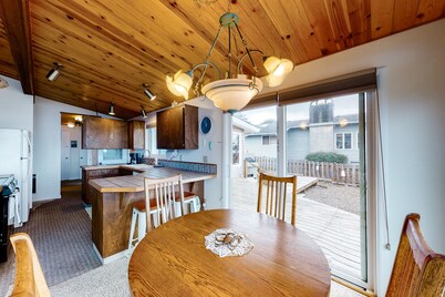 Oceanfront House with Private Hot Tub & Beach Access - Dog-Friendly