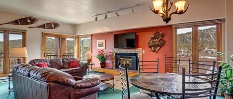 TV, caminetto, lettore DVD