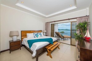 2 عدّة غرف نوم وخزنة داخل الغرفة ومكتب ومكواة/لوح كي