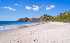 بالقرب من الشاطئ