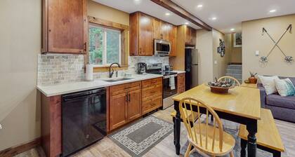 Mountain-view chalet with charming decor - near hiking, lakes, & ski resorts