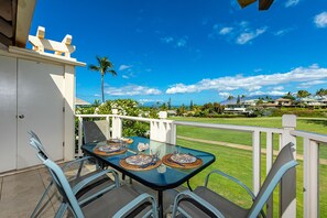 Outdoor dining - Top-floor Maui Condo with Mountain Ocean and Golf Course Views Sleeps six! (Kihei)