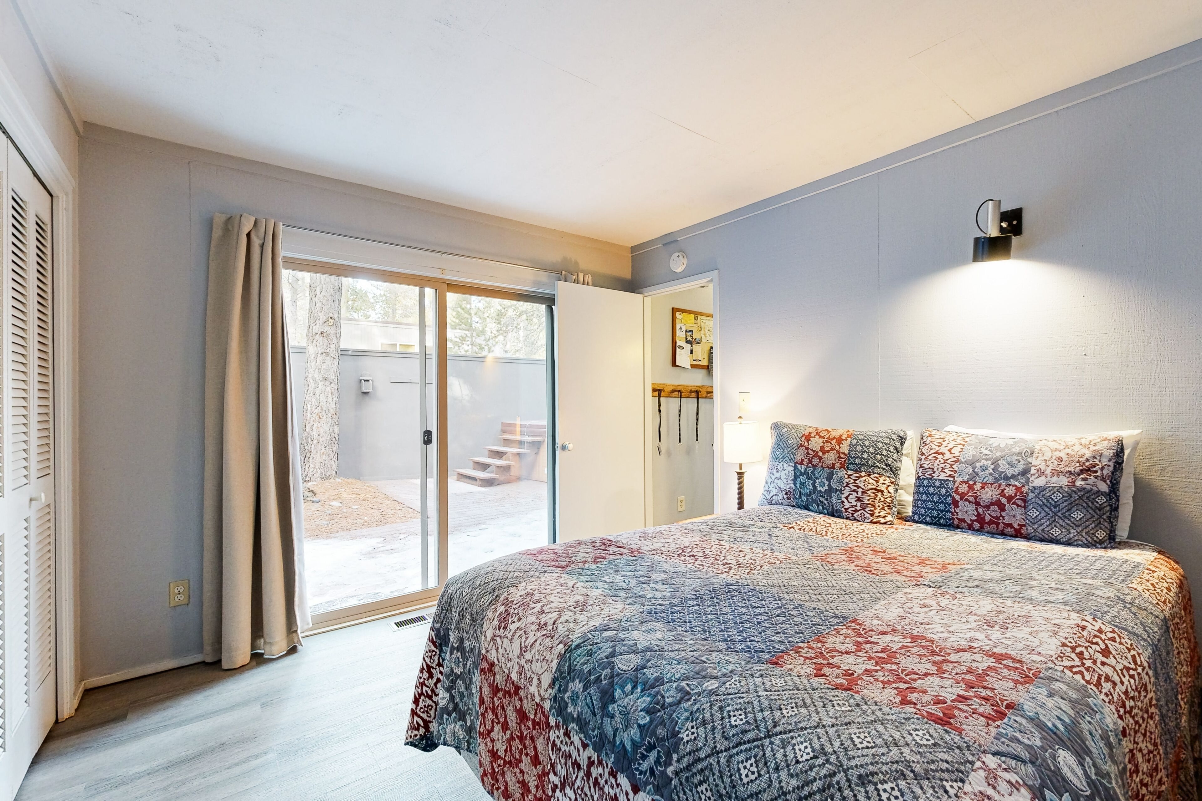 1 slaapkamer, een strijkplank/strijkijzer, internet, beddengoed