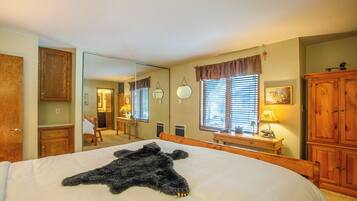 2 bedrooms, desk, iron/ironing board, travel cot