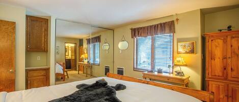 2 bedrooms, desk, iron/ironing board, travel crib