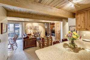 TV, fireplace, stereo