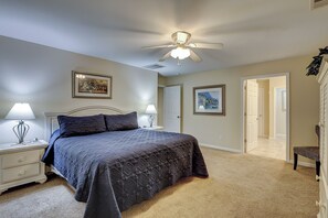 3 habitaciones, tabla de planchar con plancha, wifi y ropa de cama